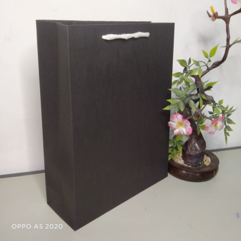 

Paperbag hitam ukur. 20x10x30