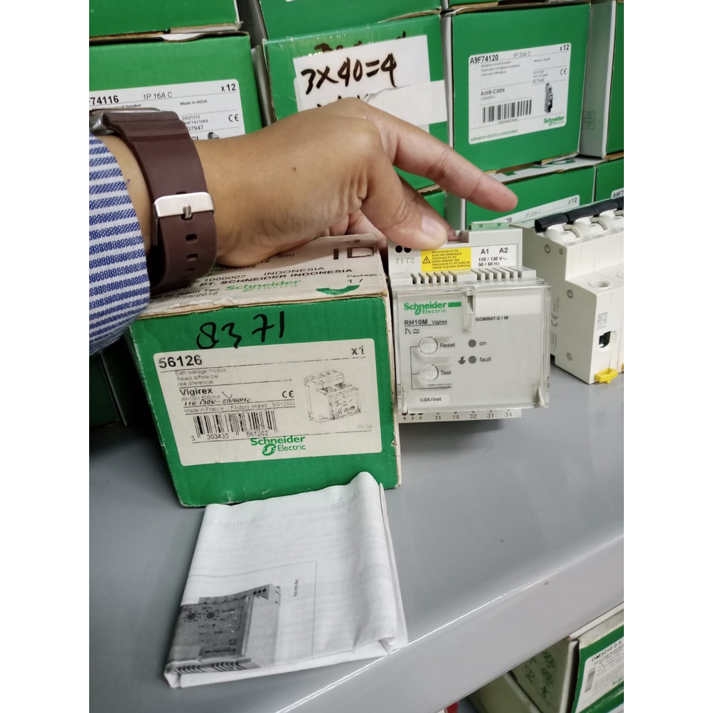 RELAY VIGIREX 56126 RH10 RH10M 110V AC 500MA SCHNEIDER