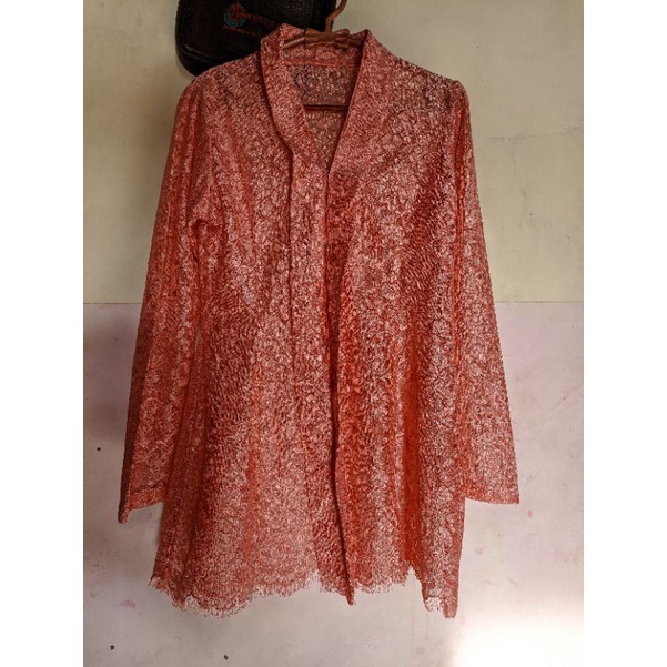 KEBAYA BROKAT TANPA PURING DIDALAM