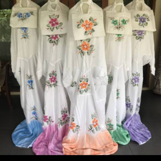 Mukena terusan putih batik
