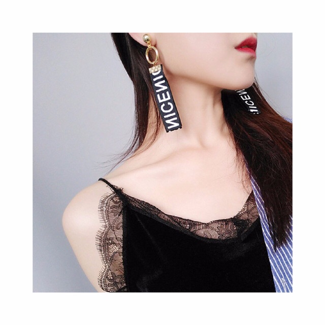 Anting Stud Pendant Panjang Gantung Ribbon Pita Big Nice Letter Hitam Putih