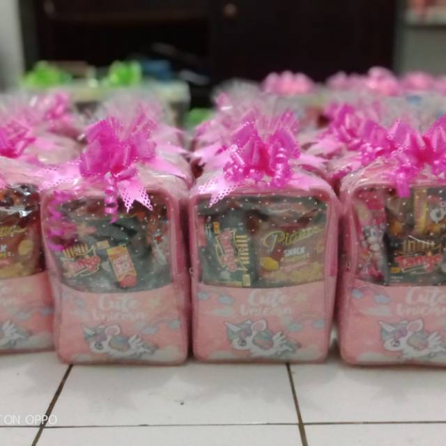 

Paket snack dan tas tengteng setengah mika