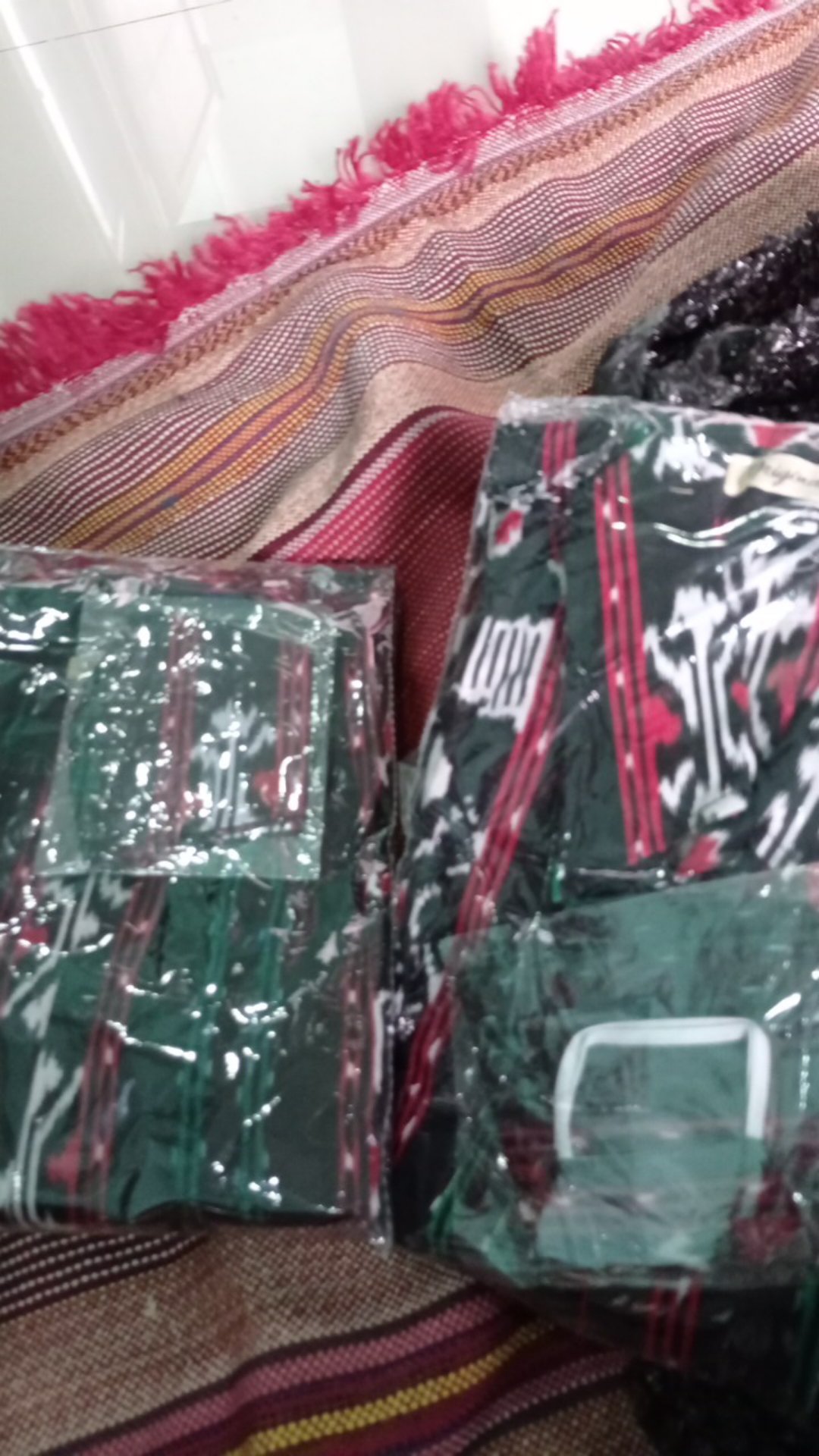 Blus Kerah Salur Batik Kampus