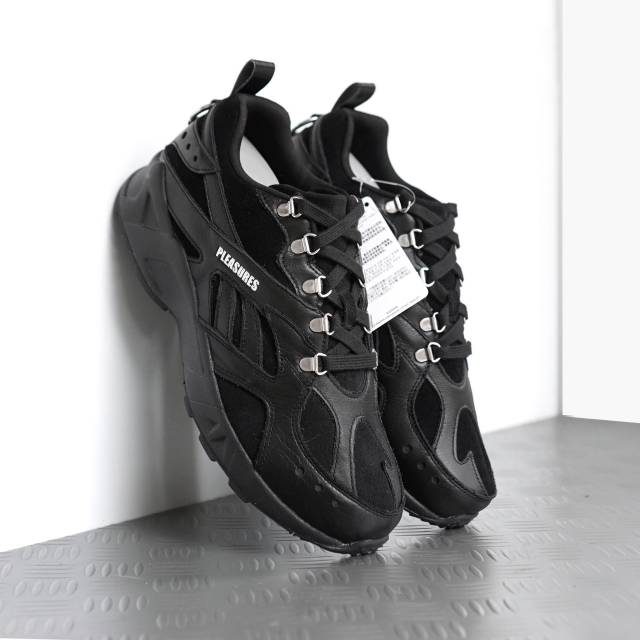 reebok aztrek black