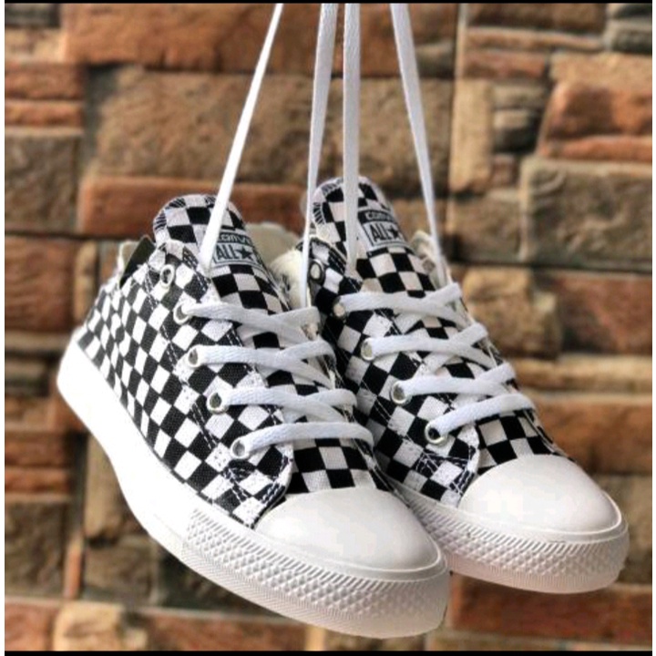 Sepatu Converse catur sneakers (bisa cod)