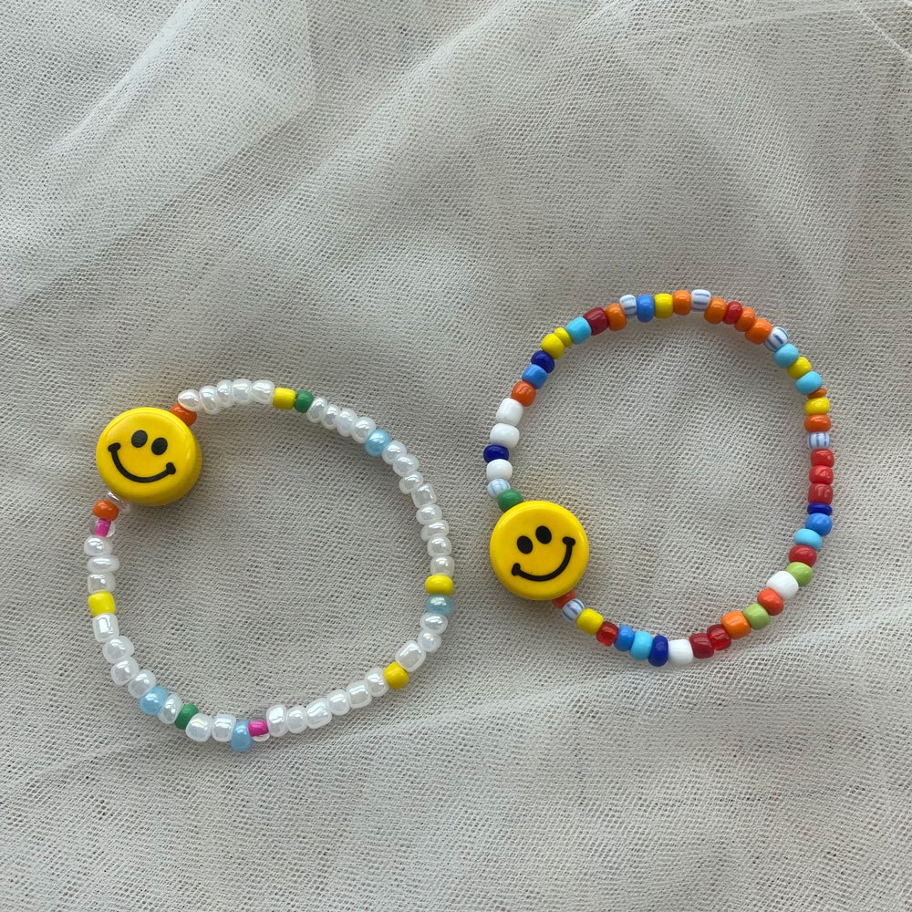 Gelang Tangan Manikmanik Keramik Bulat Motif Smiley Face Handmade Untuk Wanita