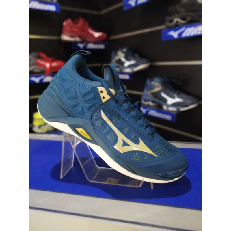 Sepatu voli mizuno  momentum new Original 100%