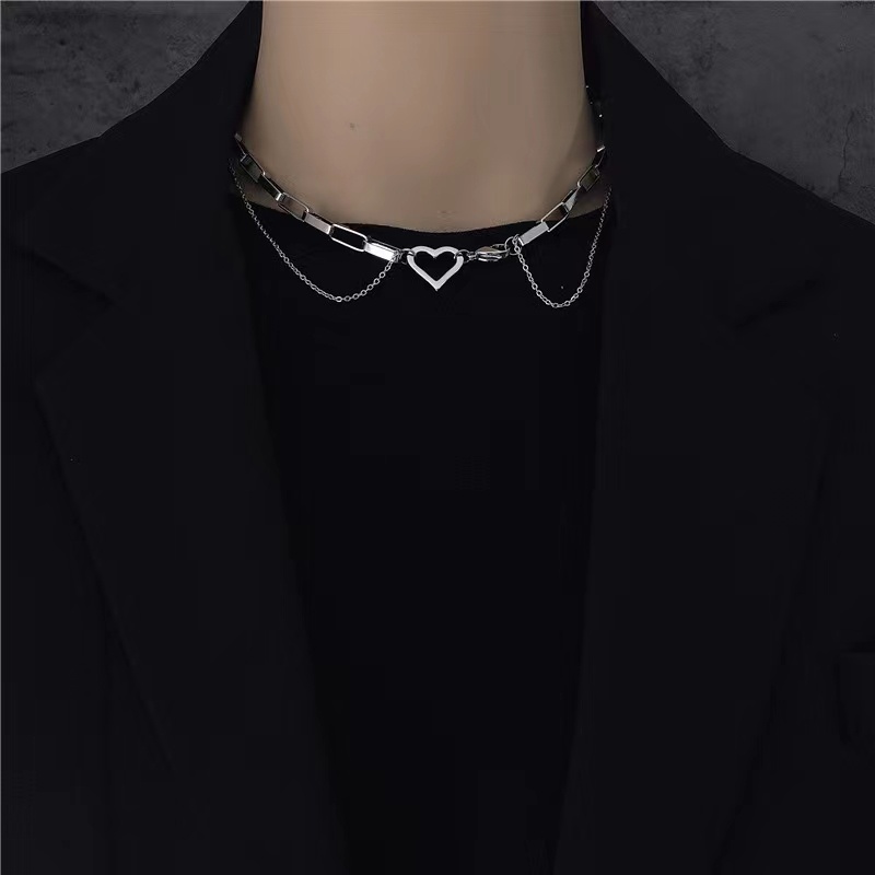 Fashion Wanita Baja Titanium Kalung Versi Korea Retro Manis Keren Hip Hop Kupu-kupu Cinta Liontin Kalung