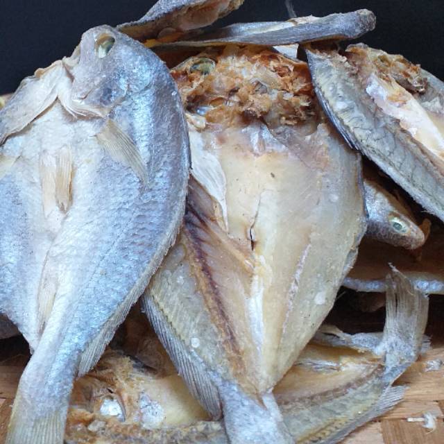 

Ikan asin belah kepala batu 100 gr
