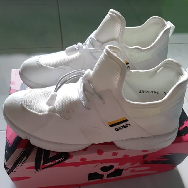 Sepatu gosh warna putih... like new bgtt