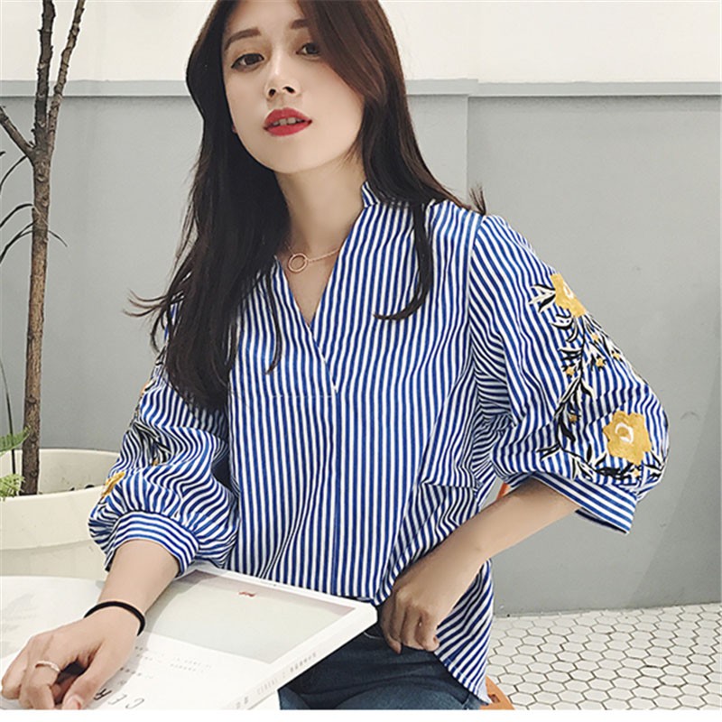 Kemeja Model Longgar Lengan 3 4 Gaya Elegan Casual Motif Kemeja Model Longgar Lengan 3 4 Gaya Elegan Casual Motif