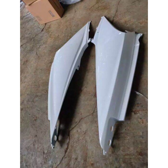 cover body belakang honda beat karbu putih