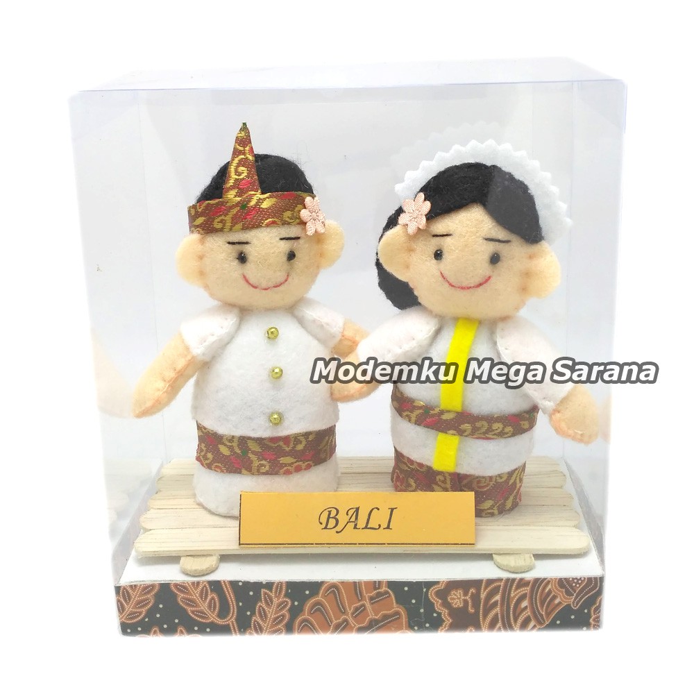 Boneka Pakaian Adat Bali