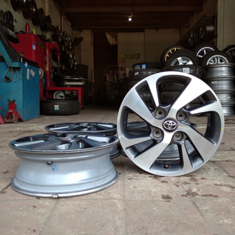 VELG MOBIL SEKEN ORI TOYOTA AVANZA VELOZ RING 15 PCD 4X114.3