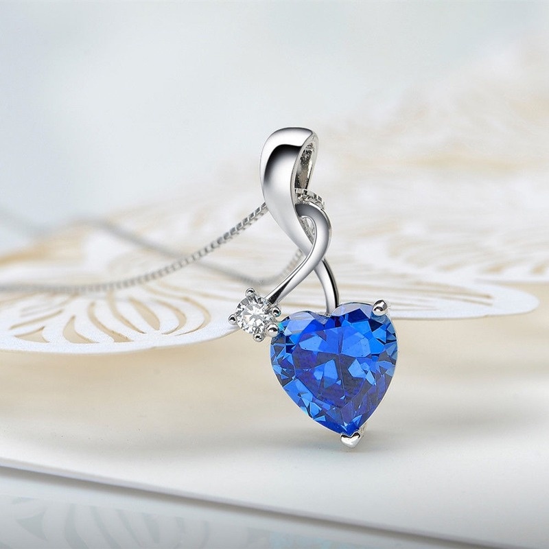 [Ready Stock]Fashion Inlaid Ruby Heart-Shaped Pendant Plated 925 Silver Sea Blue Gemstone Necklace