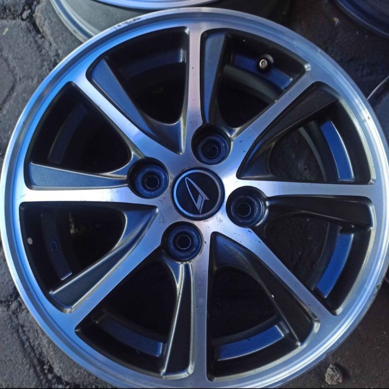 4Velg R14 pcd 100 Racing oem sigra ayla daihatsu original no geol no retak no repair Rp 1.950.000 dapat 4