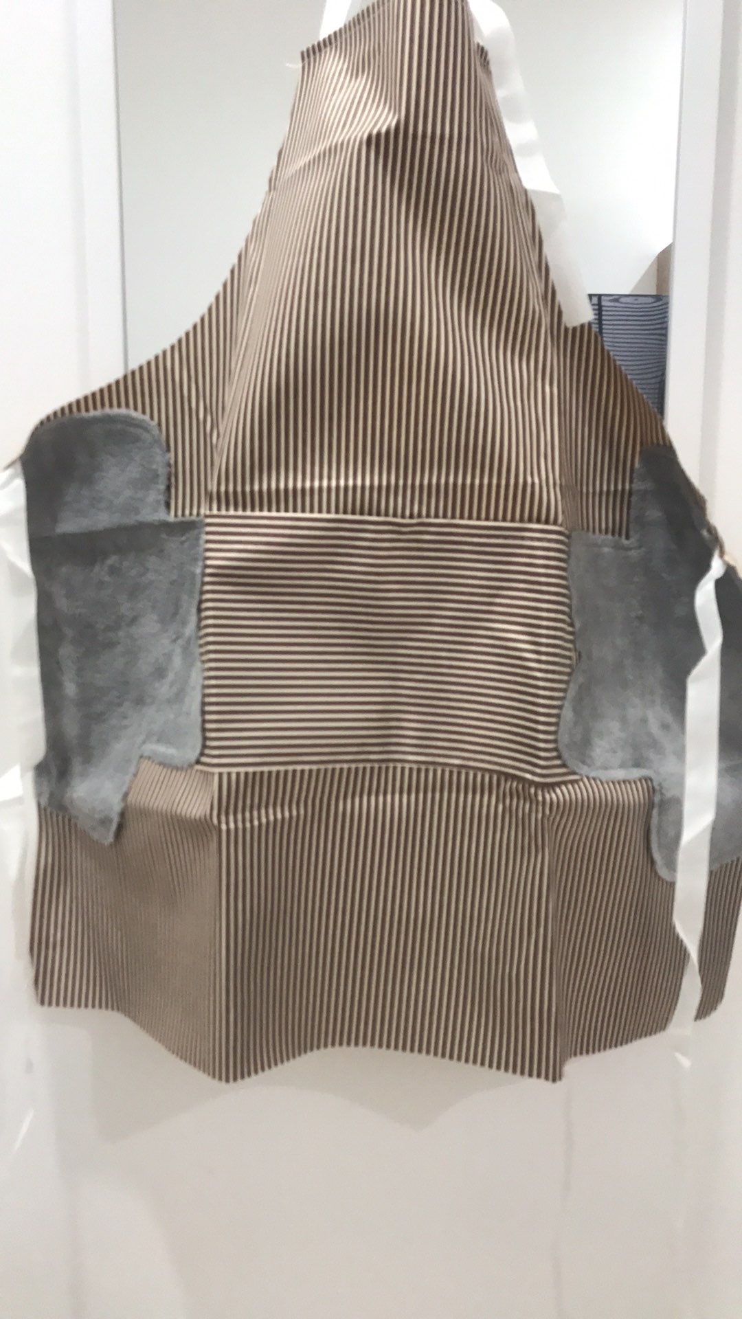 Celemek / Apron Waterproof / Pelindung Baju Anti Kotor Dengan Saku Besar