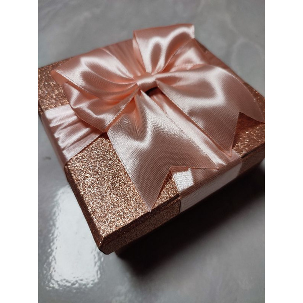 Kotak Hadiah Kado Spesial Glitter Rose Gold Free Pita menempel pada tutup