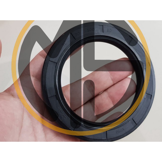 OIL SEAL TC 70 100 10 . TC 70 X 100 X 10 NBR TAIWAN