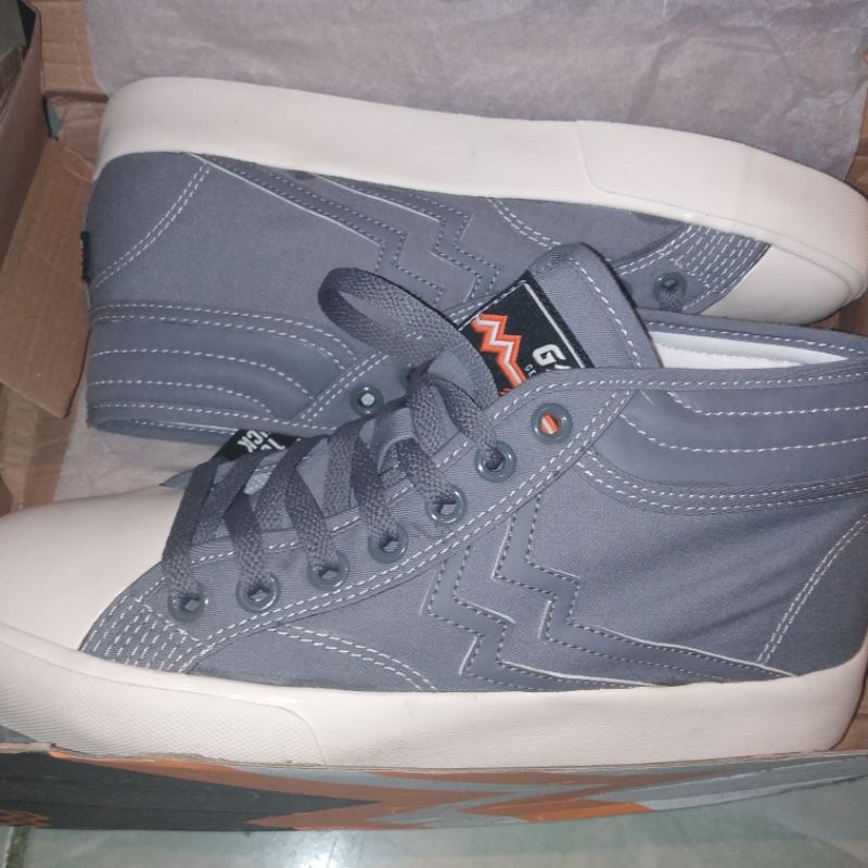 Sepatu Geoff Max Maverick Mid grey white size 41
