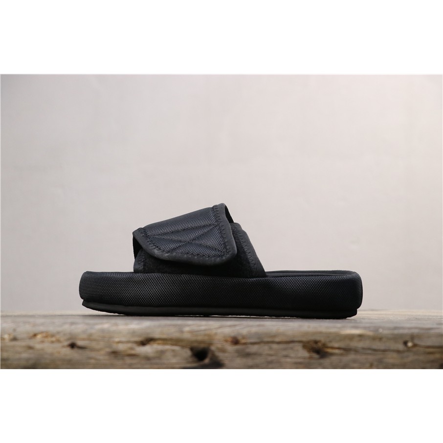 yeezy sandals season 6