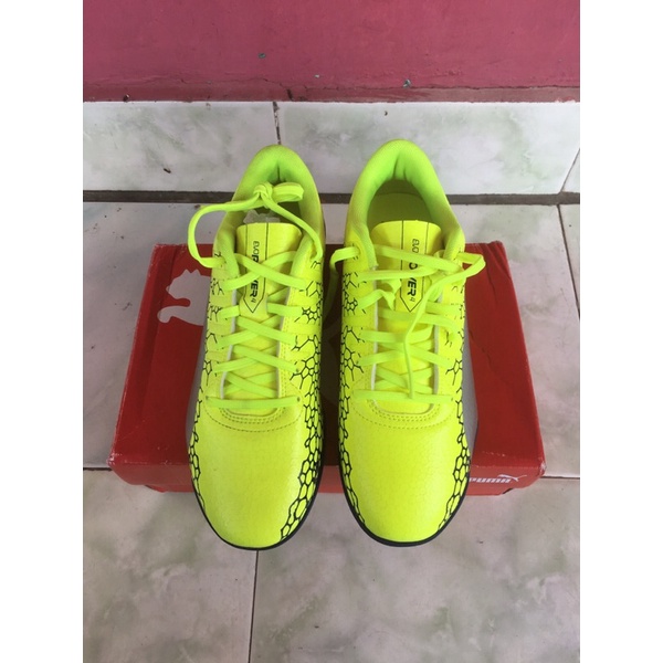 sepatu futsal puma evo power hijau stabilo