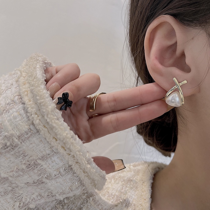 Anting Mutiara Segitiga crossover Vintage Untuk Wanita Aksesoris Telinga Korea