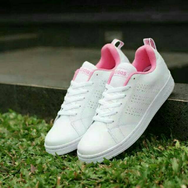 sneaker adidas putih