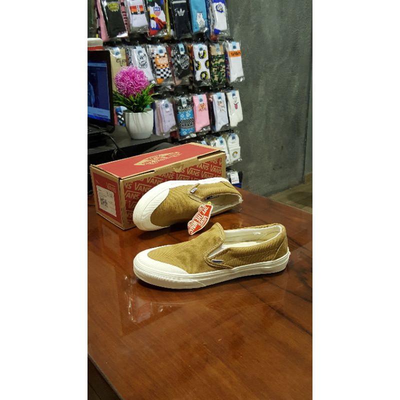 slip on half moon beige