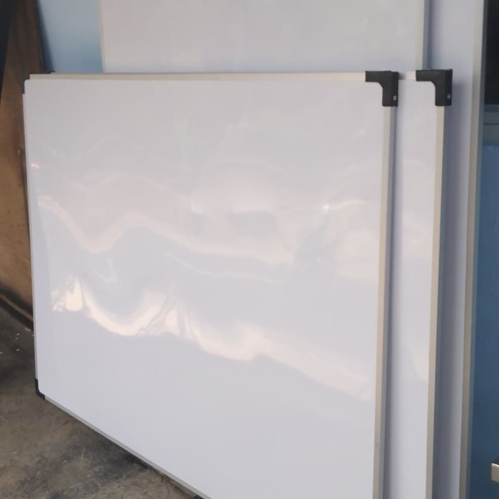 

white board magnetik 90 × 120 Cm Gantung