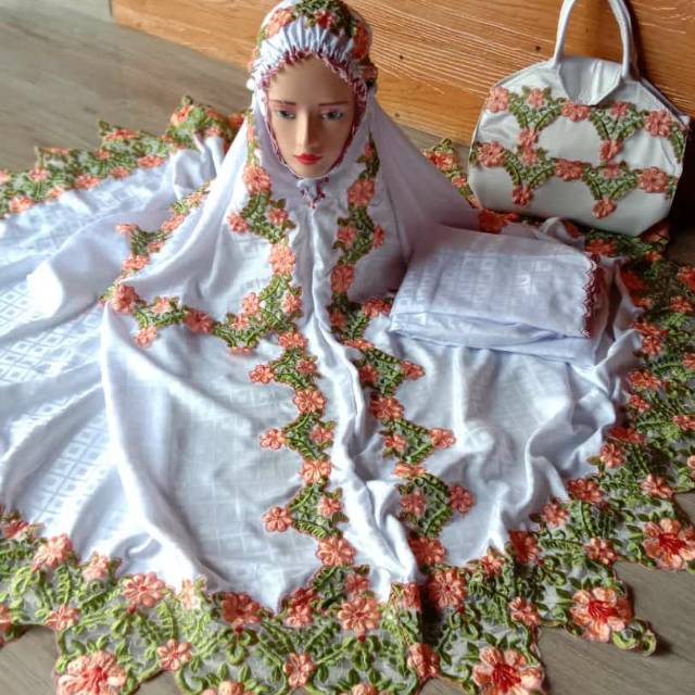 Mukena Dewasa Potongan KD Lancip Bahan Semi Sutera Kotak-kotak