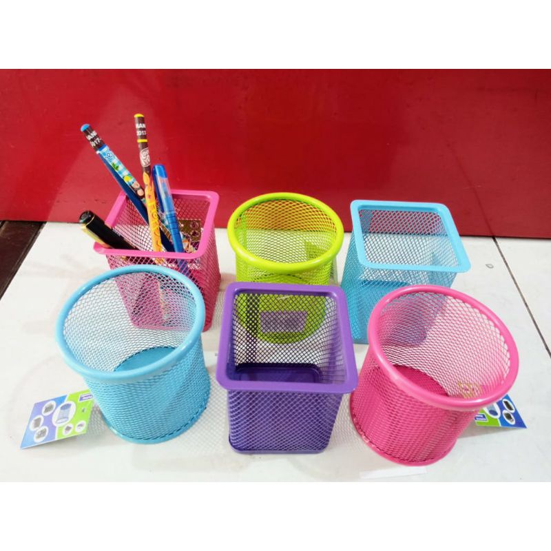 

Pensil cup besi - Tempat pensil meja besi