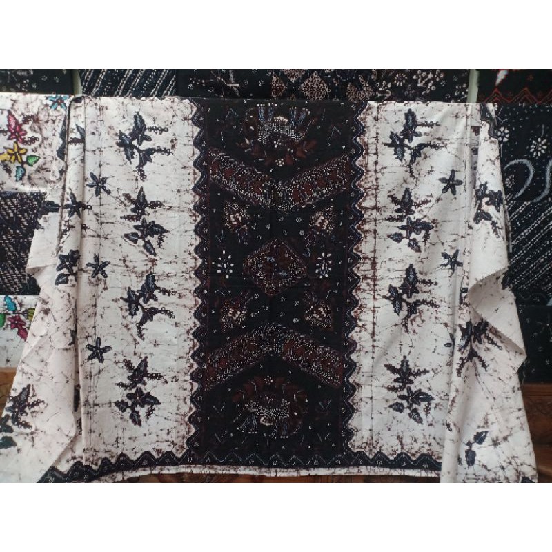 Sarung klasik putihan batik bakaran Juwana batik khas Pati