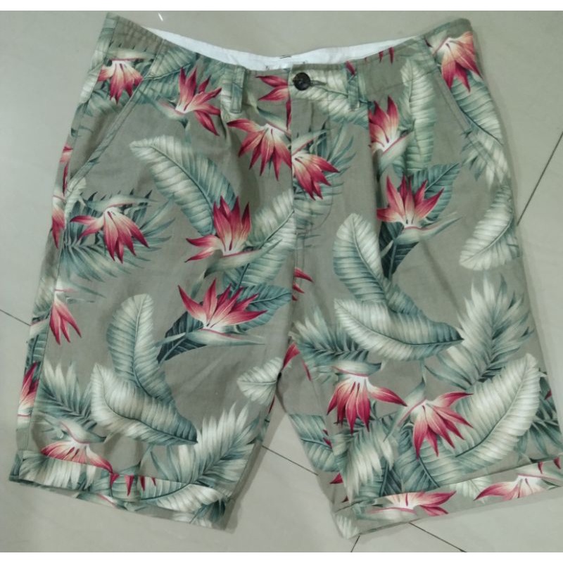 Preloved Celana Pendek MCGregor