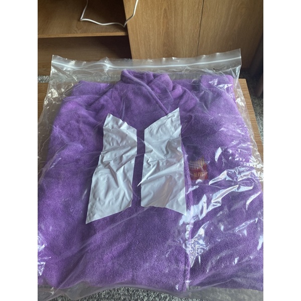 BTS Mcd merch logo robe