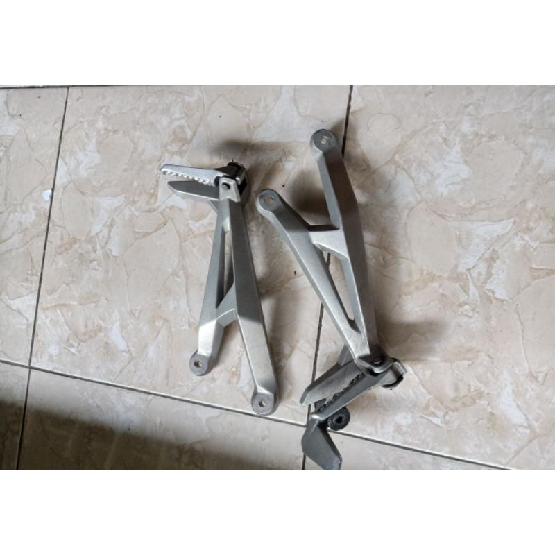 Footstep Belakang CBR 250 RR Original