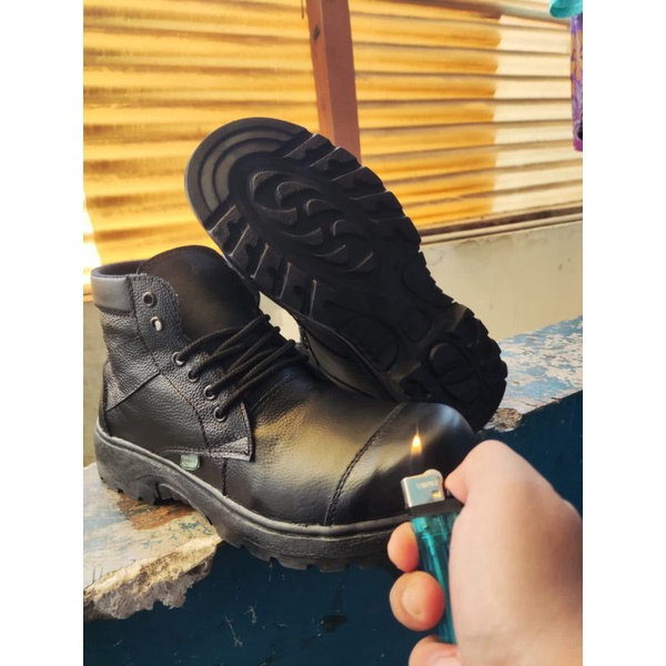 Sepatu Safety Kickers