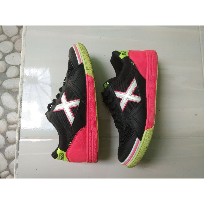 sepatu futsal munich g3 indor second