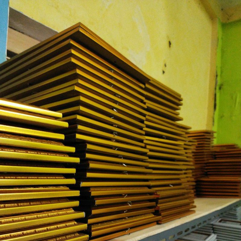 Bingkai foto 10r Gold ukir 20x25