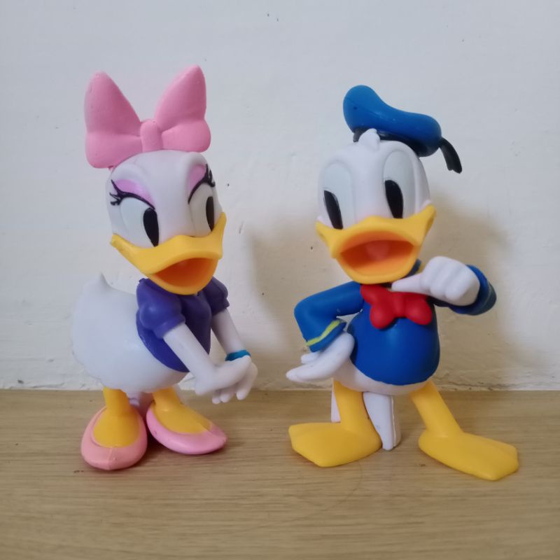 Set Figure Donal dan Desi