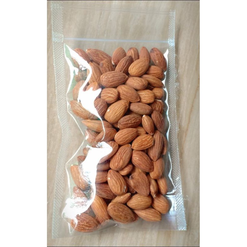 

Cemilan Sehat Kacang Almond Kupas Panggang Renyah Garing Fresh Siap Makan 250grm.