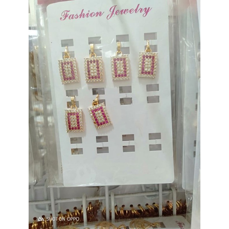 liontin batu permata zircon merah