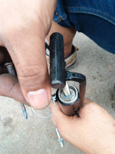 ALAT PEMBUKA KUNCIAN SHOCKBREAKER - TREKER SOK DEPAN - TRACKER SHOCK DEPAN MOTOR BEBEK &amp; MATIK