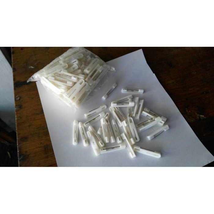 

Peniti Nama Dada Plastik
