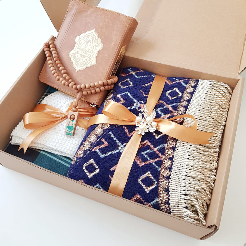 [6IN1PREM] PARCEL LEBARAN HAMPERS 6IN1 ALQURAN SAJADAH SARUNG BROS TASBIH PECI KADO SUVENIR HAMPERS NIKAH KADO GURU Hampers Lebaran/ Hampers Ramadhan