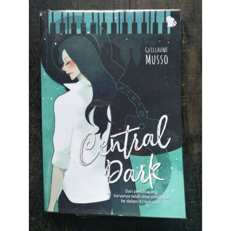 preloved novel CENTRAL PARK