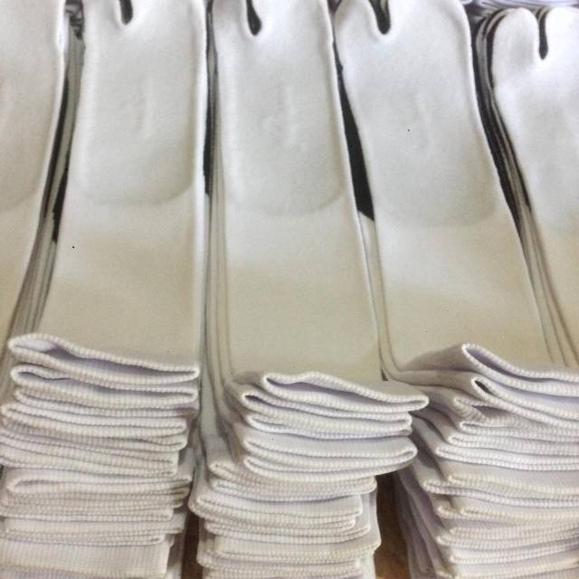 Kaos kaki jempol putih polos telapak hitam-4