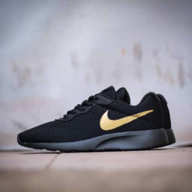 nike tanjun black gold original