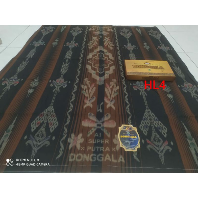 Sarung Donggala hitam