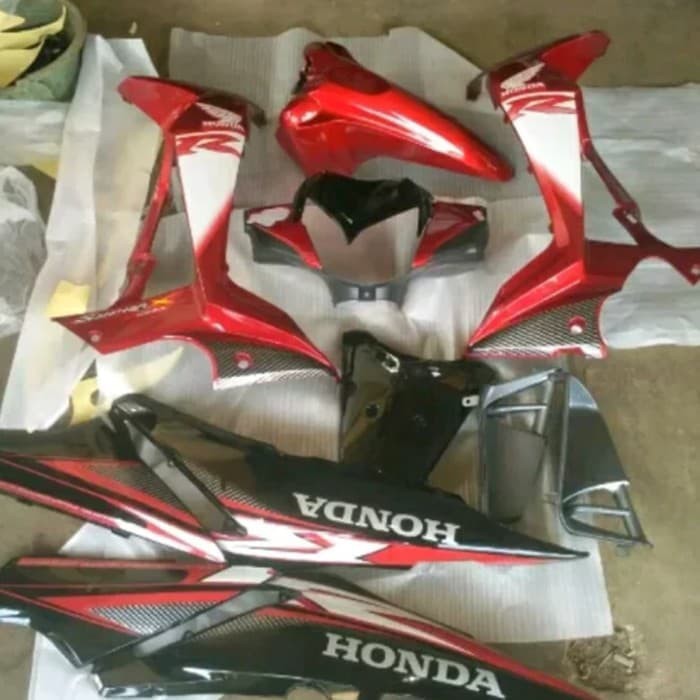 Body halus supra x 125 list merah